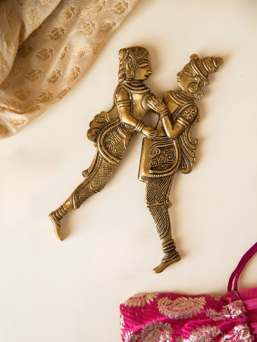 Radha Krishna Brass Nut Cutter Sarota
(For decorative purpose only)
