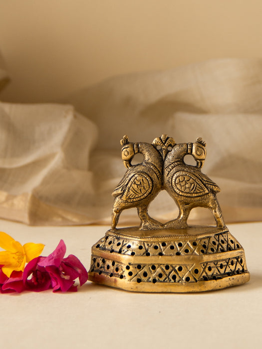 Brass Double Peacock Jhaba
(In ancient times, people used it for foot massage)
(For decorative purpose only)