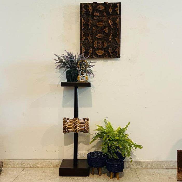 Ruhana 22 : Wooden pedestal