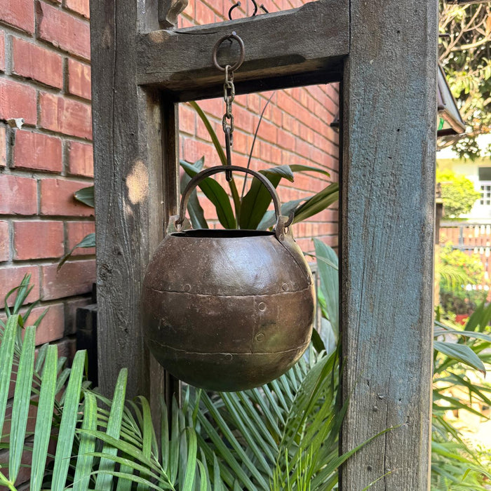 Hanging metal planter with Chain : Burhan - 14