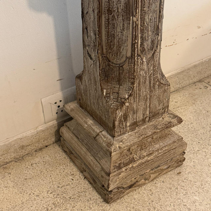 Wooden pedestal : Ruhana 18