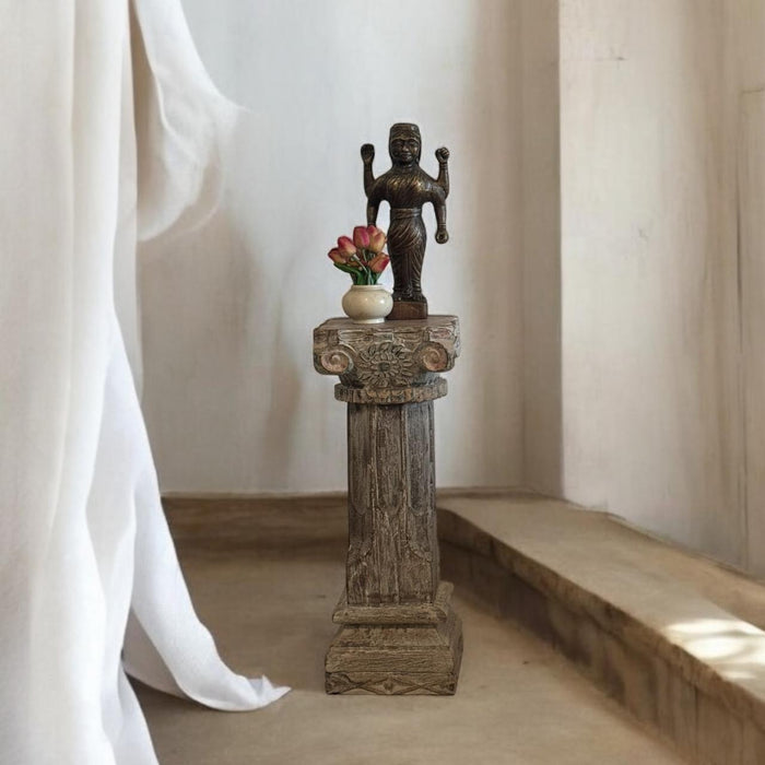 Wooden pedestal : Ruhana 18