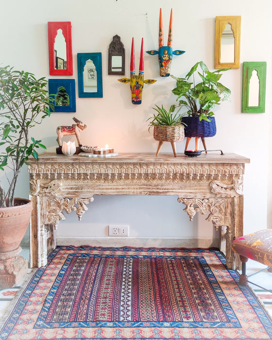 Sehr : Cream Coloured Carved Wooden Console/ Sideboard