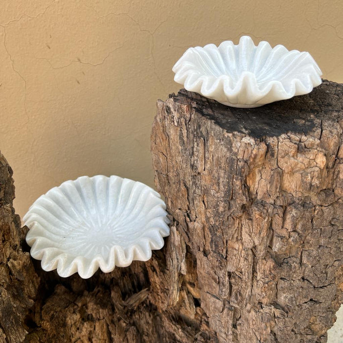 Ruhani : White Marble Pleated Platter (6 inches diameter)