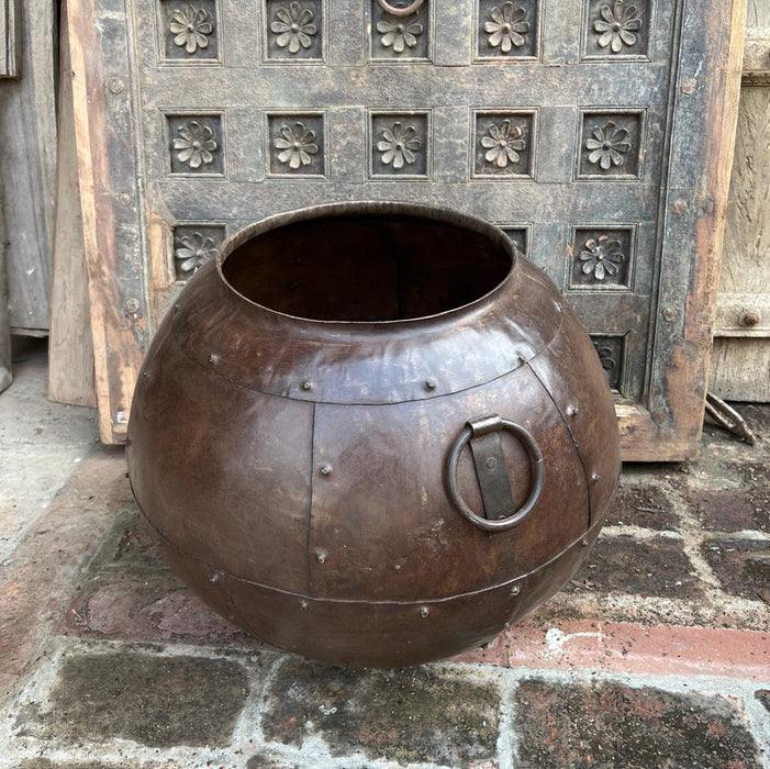 Zukti : Vintage Metal planter ( Small size)