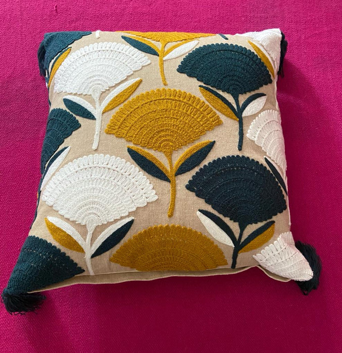Pom Pom cushion - Khojcrafts