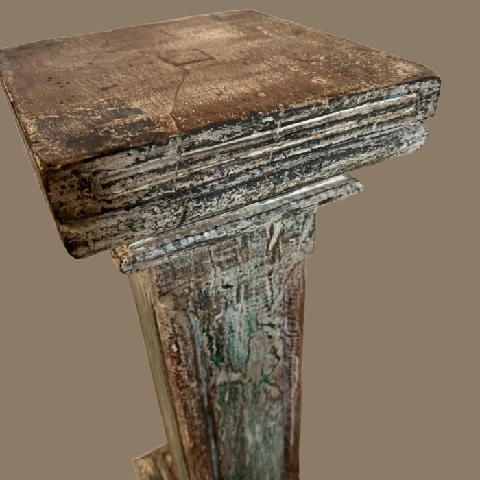 Ruhana 5 : Vintage pillar pedestal