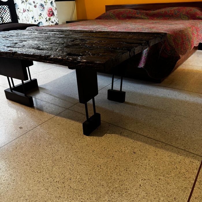 Raw wood table : Daksh 7