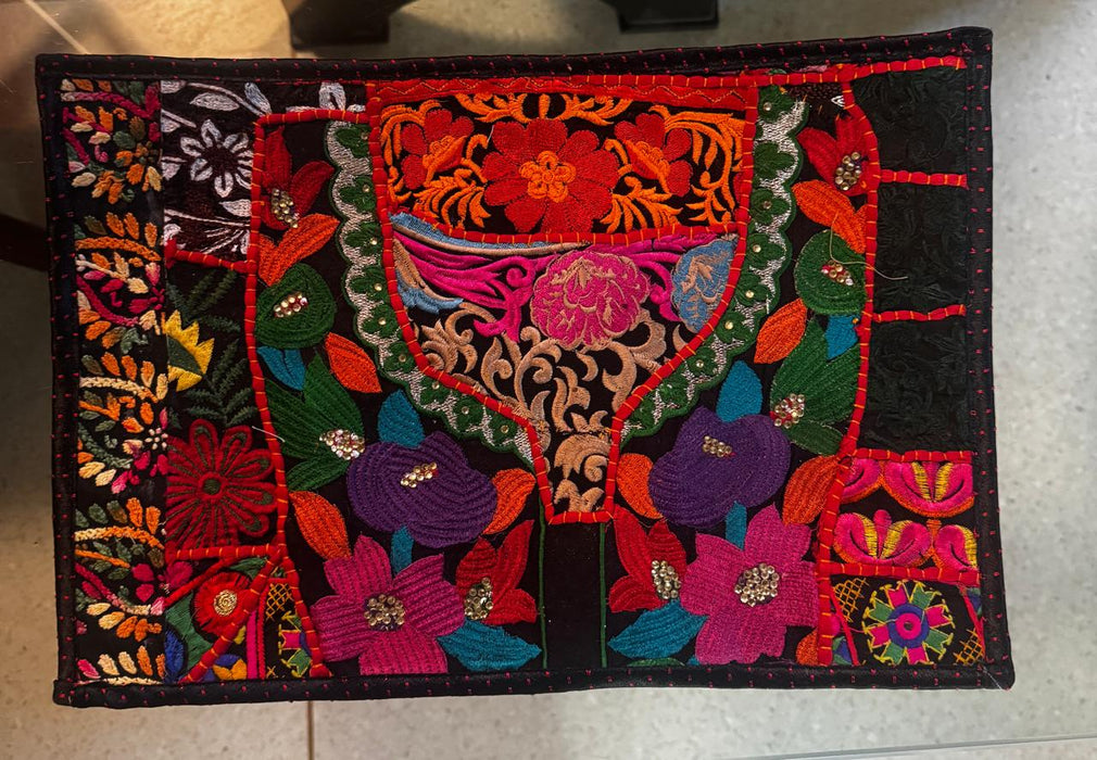 Embroidered Table Runner with 6 Mats : Kasheeda 23