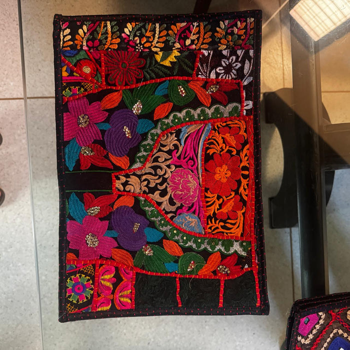 Embroidered Table Runner with 6 Mats : Kasheeda 23