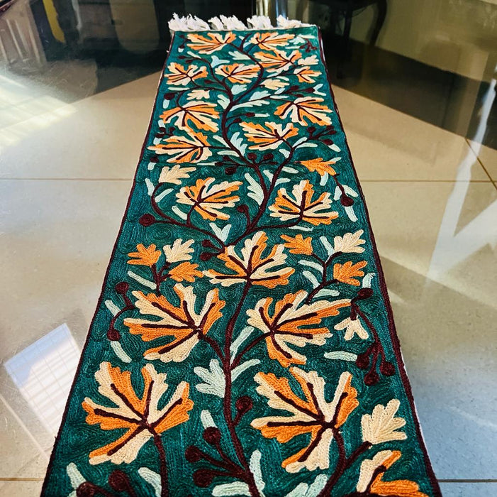 Embroidered table runner 3
