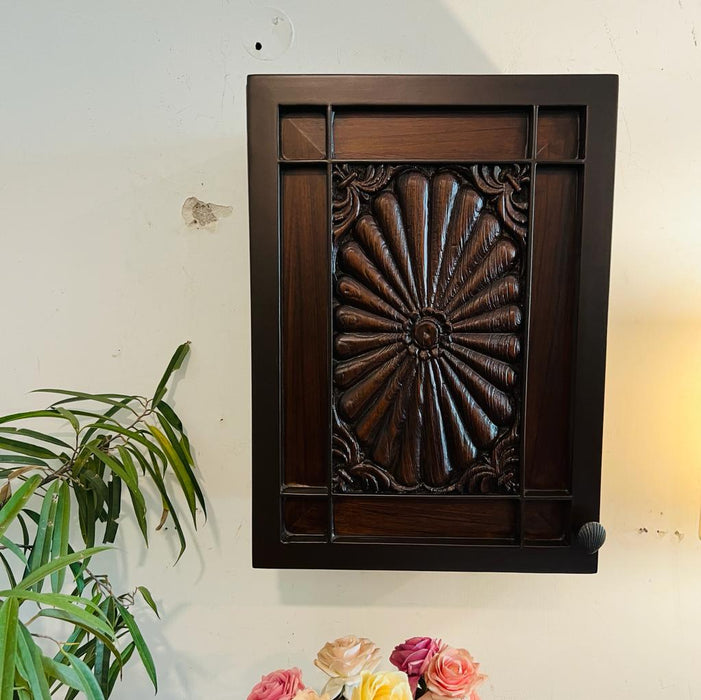 Zaroon, : Small wooden cabinet