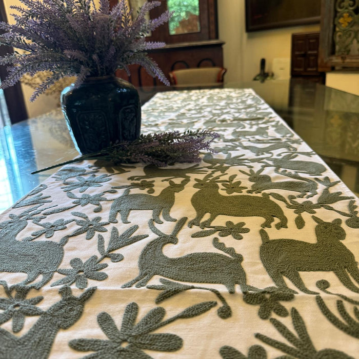 Embroidered table runner 9