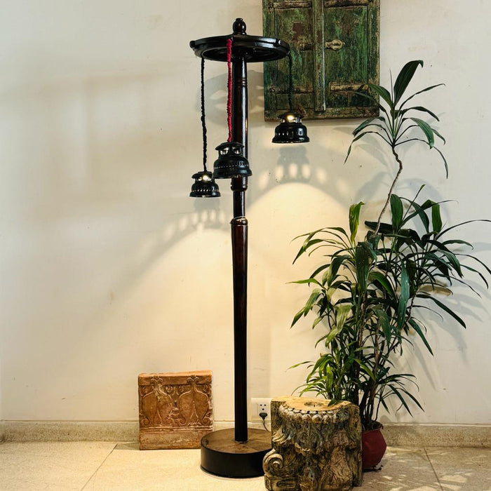 Tall wooden lamp : Noor 31