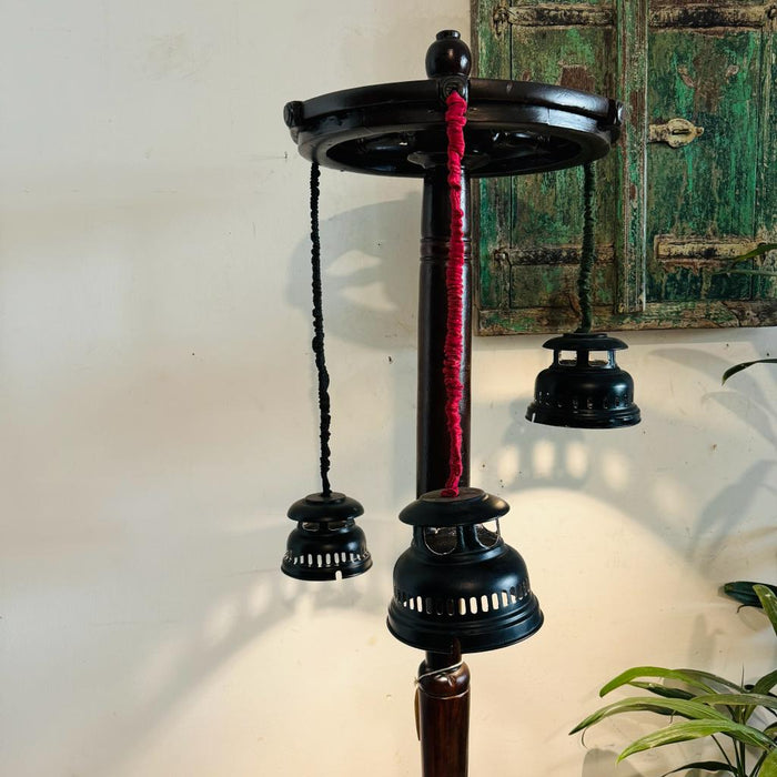 Tall wooden lamp : Noor 31