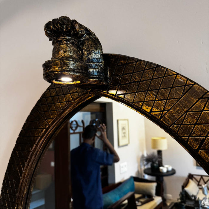 Wooden Prabhawali Mirror – Vintage Charm with Light : Aaina 2