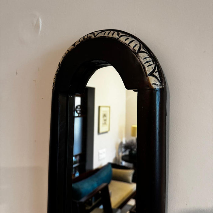 Oval Mirror with Carved Panels – Timeless Charm : Aaina 17