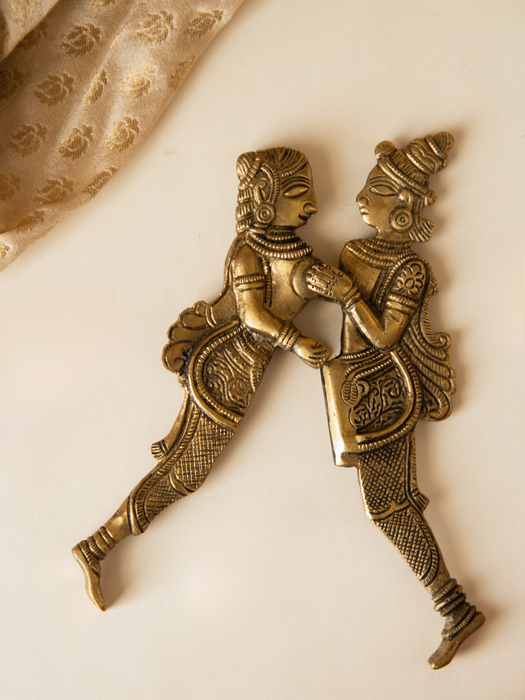 Radha Krishna Brass Nut Cutter Sarota 

(For decorative purpose only)