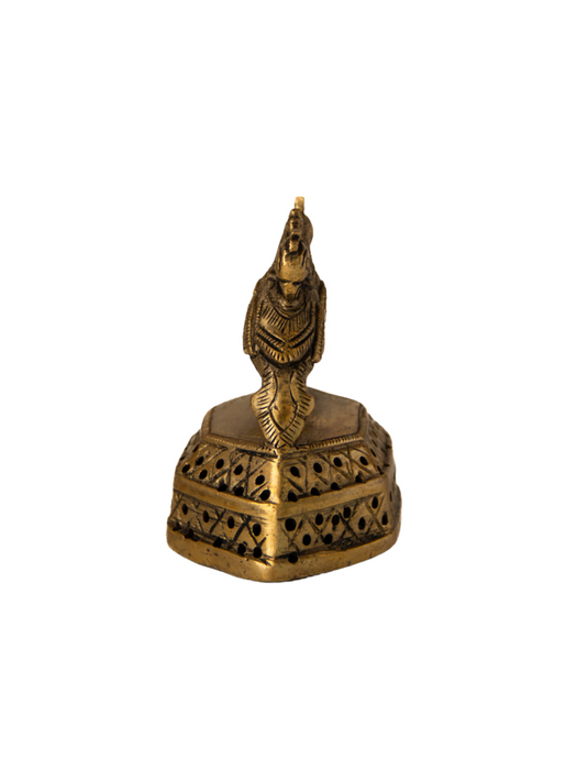 Brass Double Peacock Jhaba

(In ancient times, people used it for foot massage)

(For decorative purpose only)
