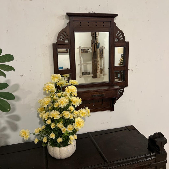 Kabina 5 : Antique Mirror with Rich Polish and a Ledge