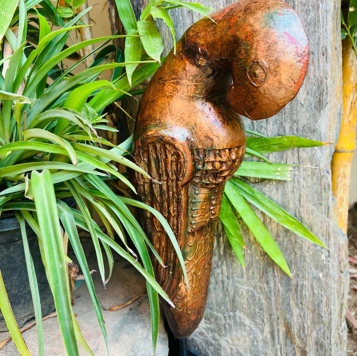 Carved wooden Parrots, Inaayat : 6 ( Sold individually)