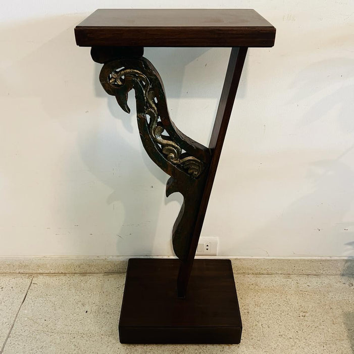 Ruhana 17 : Wooden pedestal