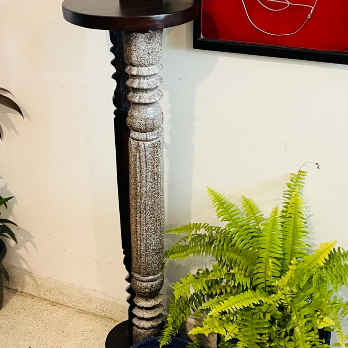 Ruhana 21 : Wooden pedestal