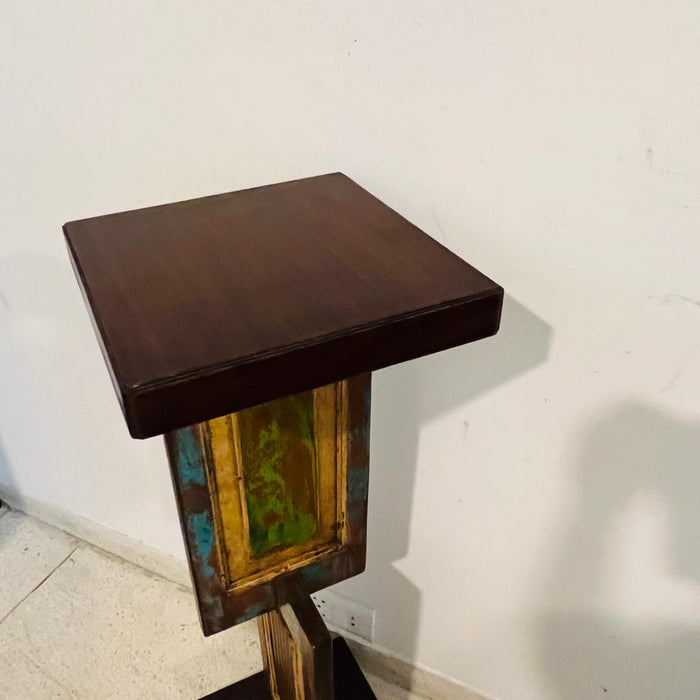 Ruhana 7 : Vintage panel pedestal