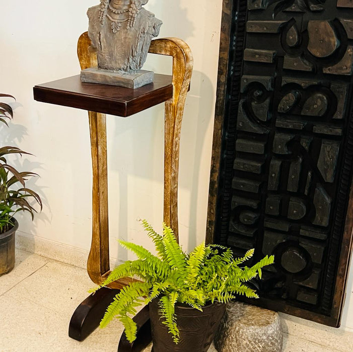 Ruhana 24 : Wooden pedestal