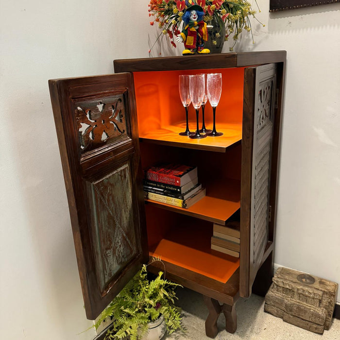 Corner cabinet : Bakhuda