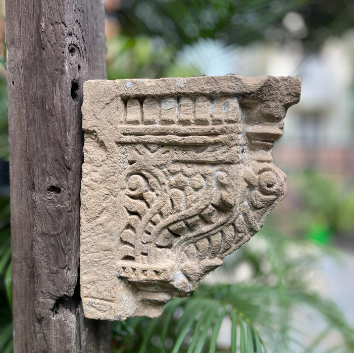 Nakaashe 17 : Stone bracket