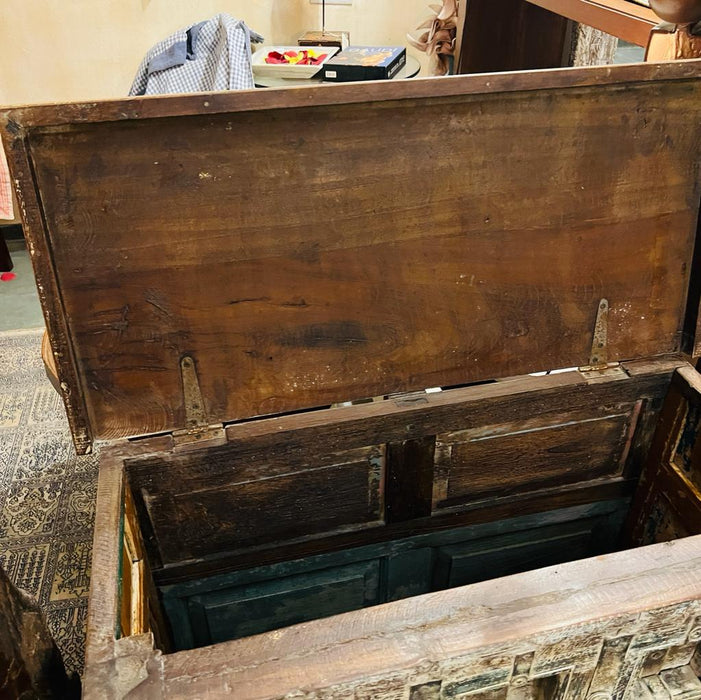 Shiza: Wooden Chest with Top Opening
