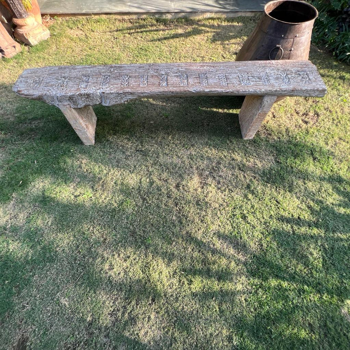 Qaisar: Wooden bench