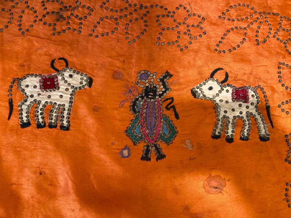 Nathdwara with two cows : Vintage Embroidered Textile - Khojcrafts