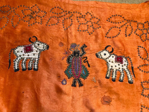 Nathdwara with two cows : Vintage Embroidered Textile - Khojcrafts