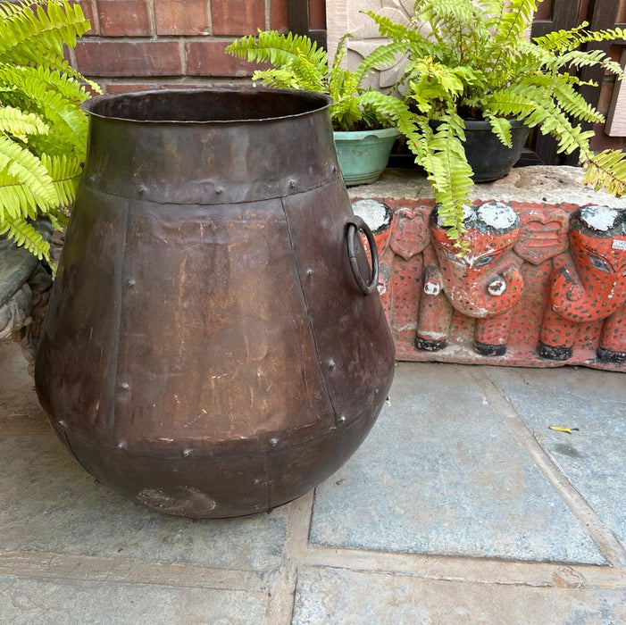 Zayaan :  Vintage Metal planter ( Small Size)