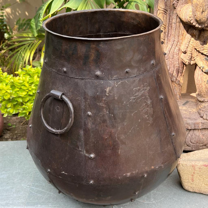 Zayaan :  Vintage Metal planter ( Small Size)