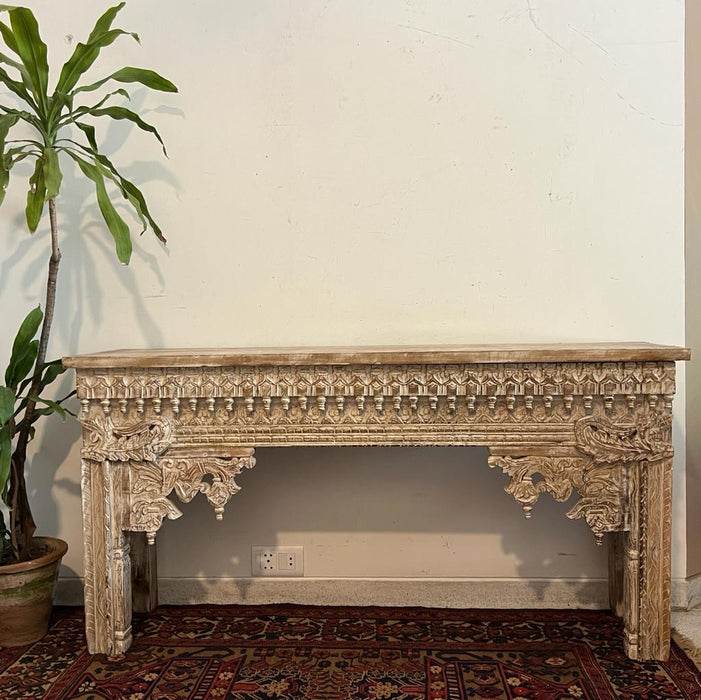 Sehr : Cream Coloured Carved Wooden Console/ Sideboard